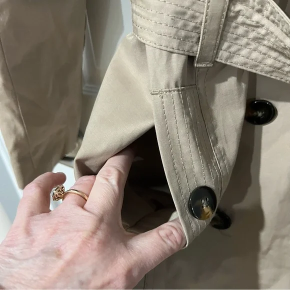 Reitmans beige color belted coat size 5 - Picture 4 of 10